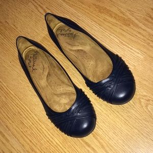 NWOT womens wide navy cushioned flats